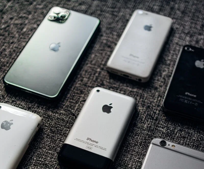 silver iphone 6 and space gray iphone 6
